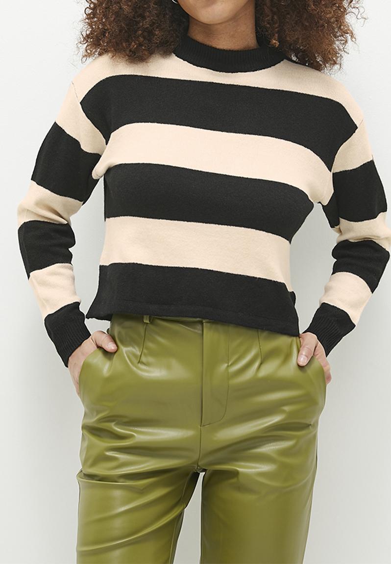 Textured Boxy Jumper in Black