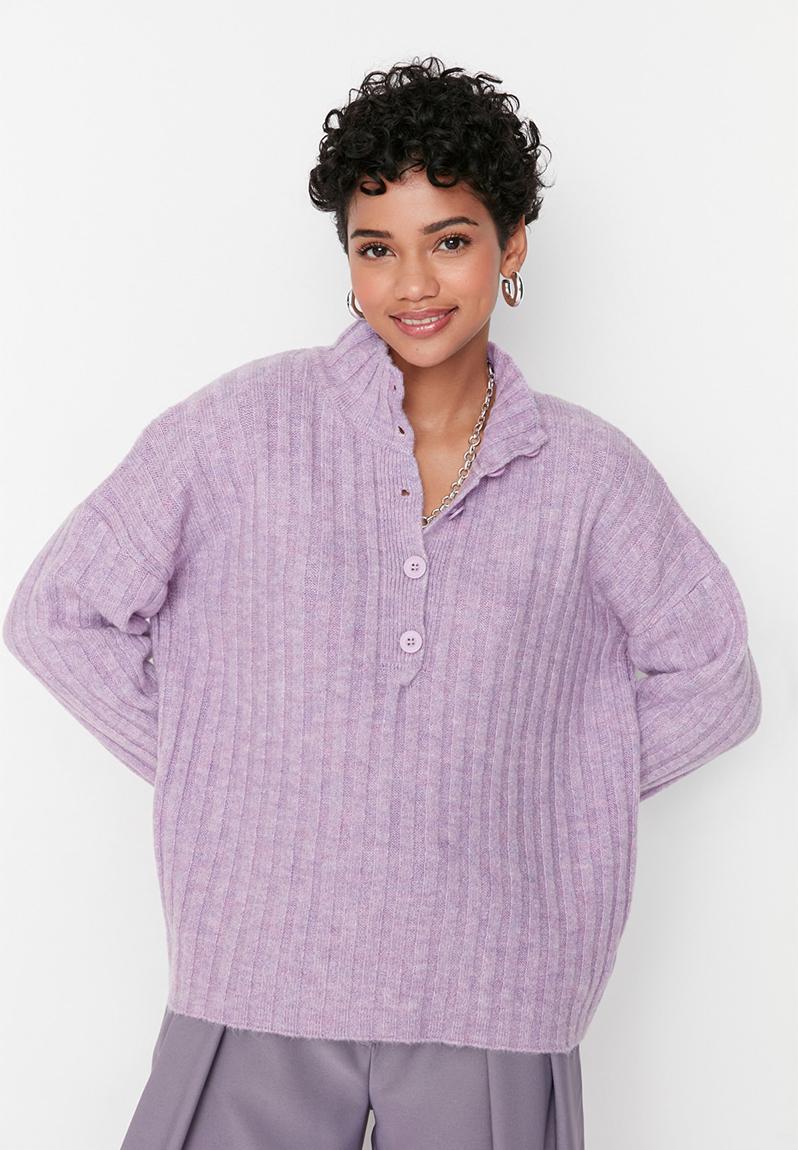 Soft Textured Knit Sweater with Collar Detail