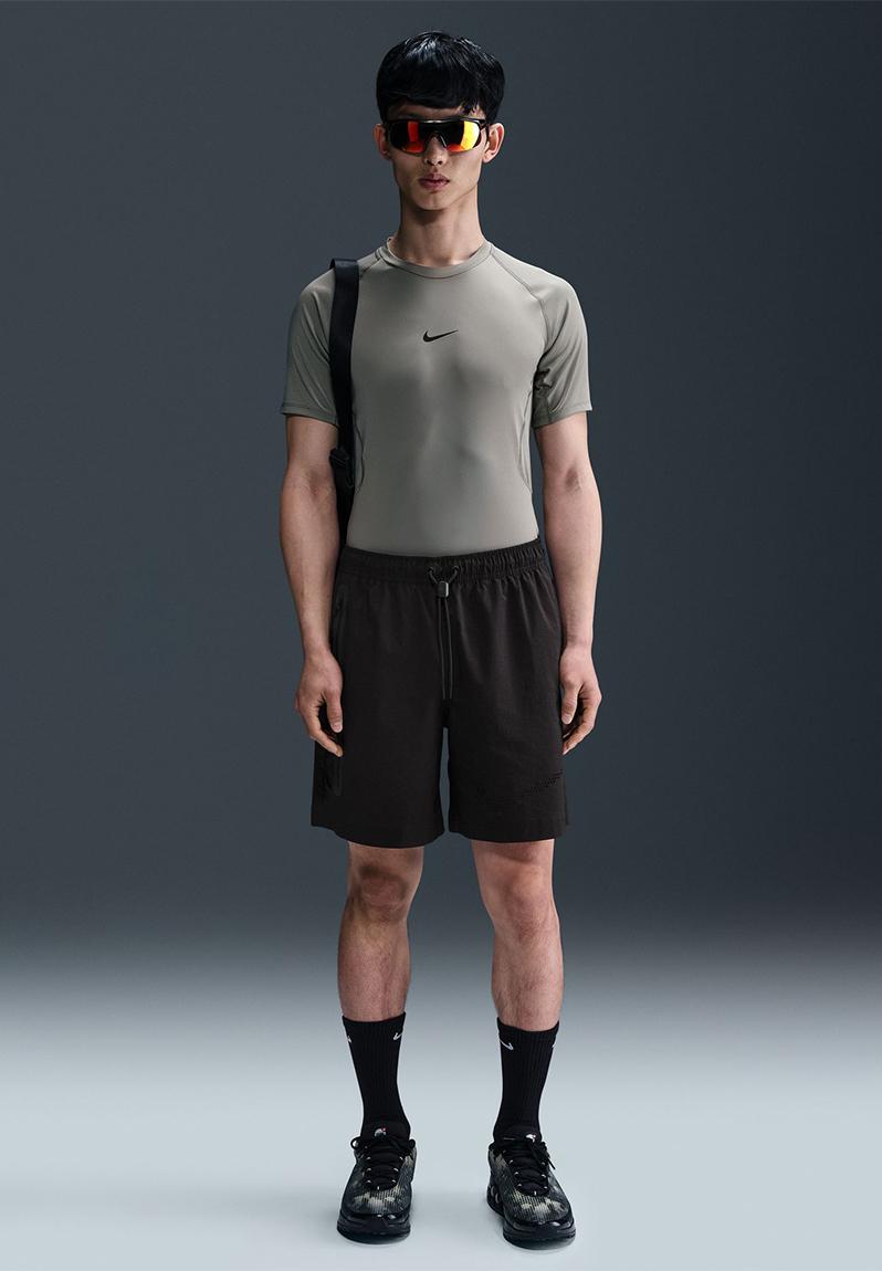 M NK TECH GX WOVEN SHORT - BLACK/BLACK