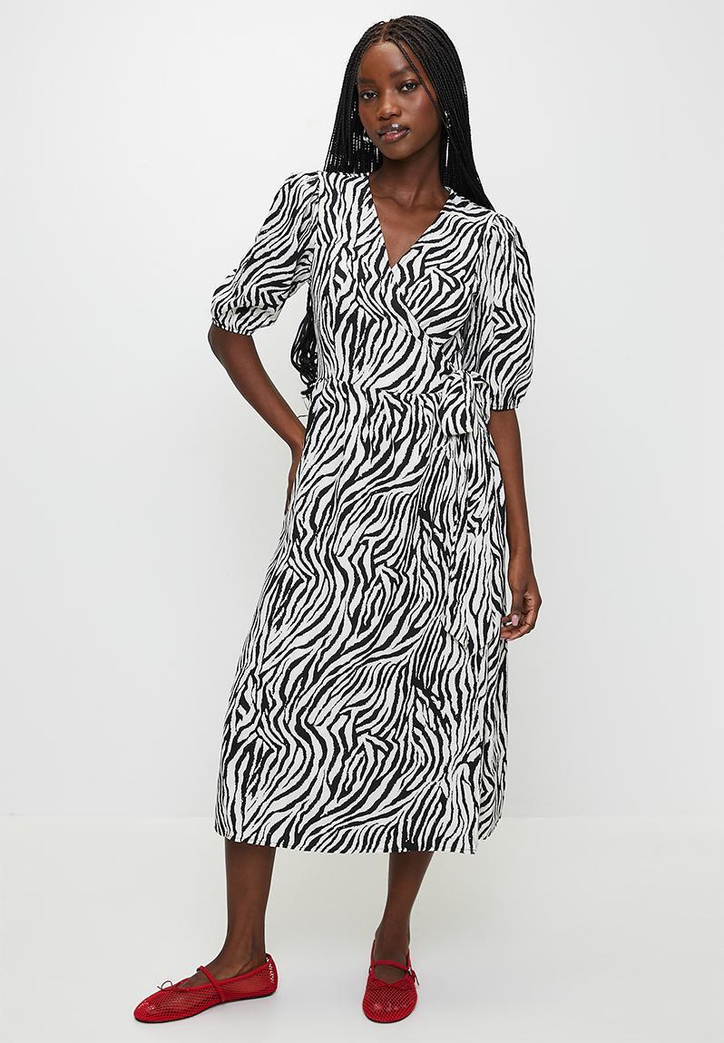 Ladies Quarter Length Sleeve Maxi WrapDress With Tier Hem -Black