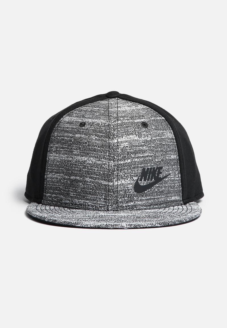 Tech true pack snapback - black Nike Headwear | Superbalist.com