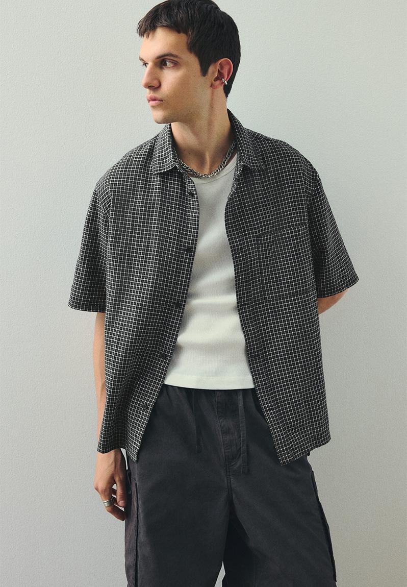 Oversized fit short-sleeved linen-blend shirt - black/checked