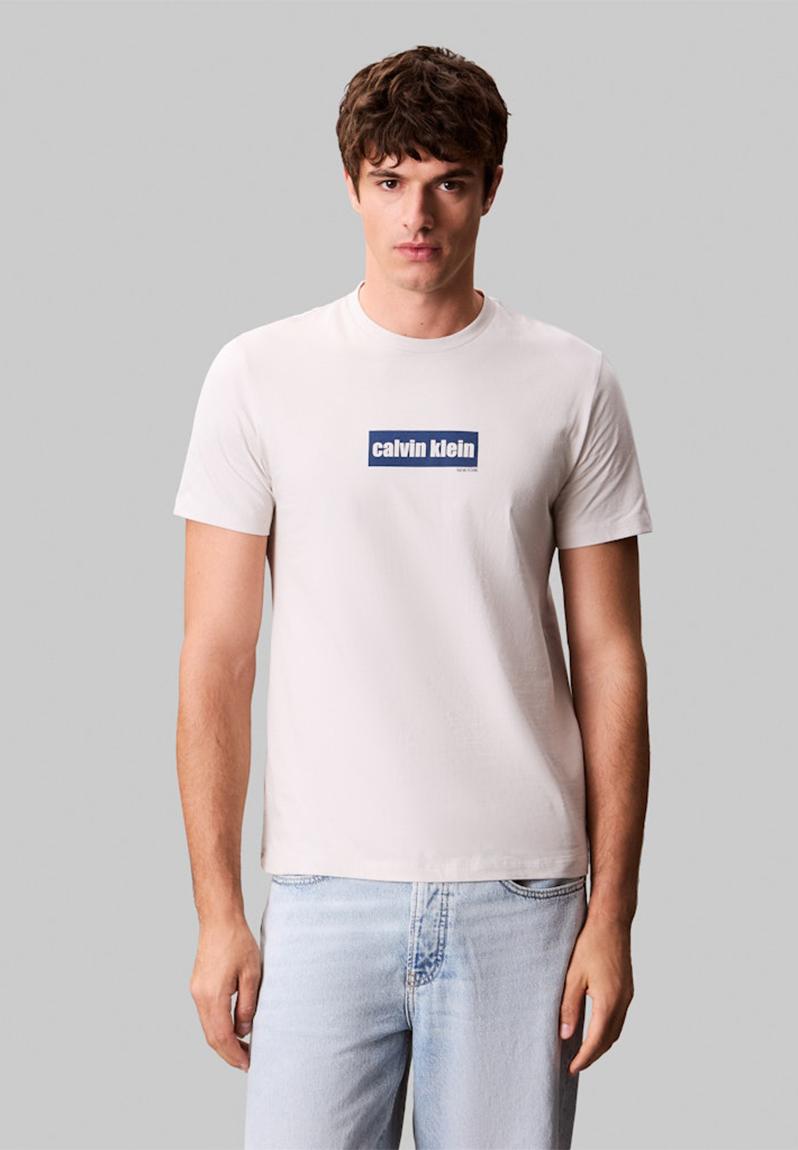 Ss 30S Eu Calvin Line Bogo Graphic Tee - Moonstruck Calvin Klein T ...