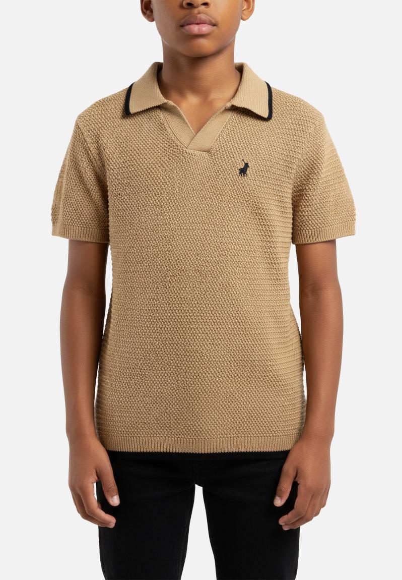 BOYS SIPHO KNITTED SS GOLFER - CAMEL