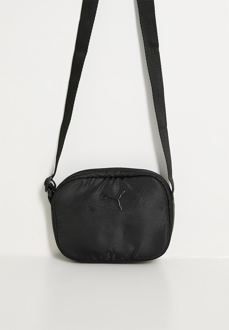 Pop crossbody bag- puma black-puma script aop