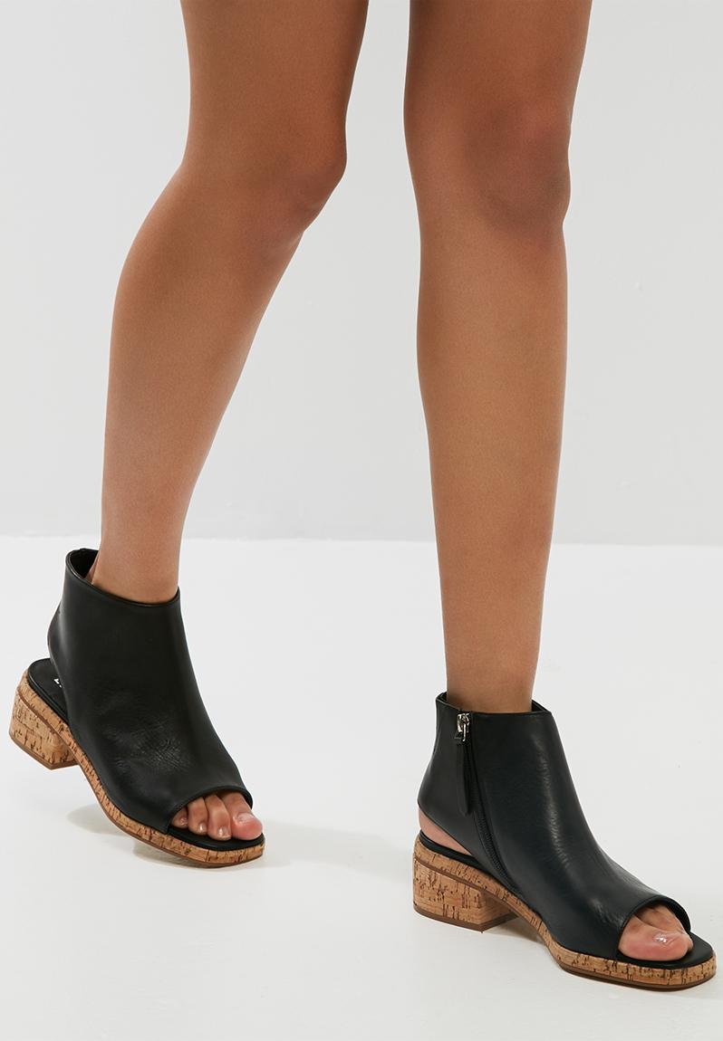 oliana boots miista