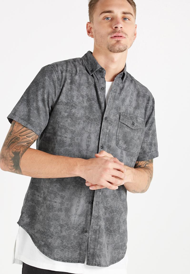 Easy washed short sleeve shirt - black acid texture Cotton On Shirts ...