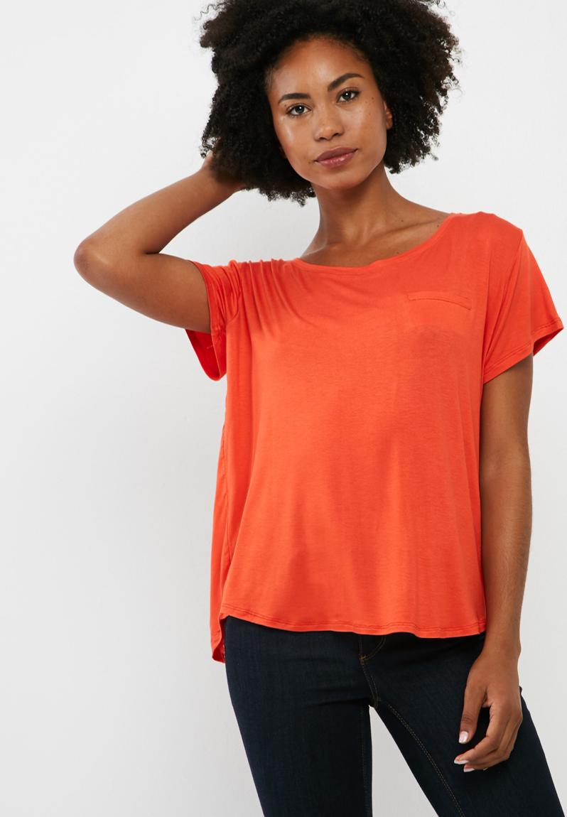 Scoopneck relaxed tee with turn back cuff - red viscose dailyfriday T ...