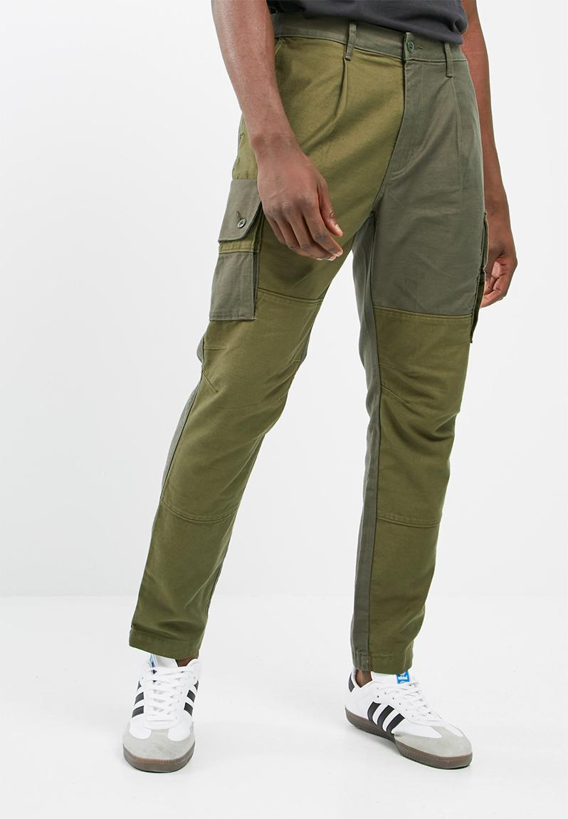 Pleated tapered cargo -carbon green Levi’s® Pants & Chinos ...