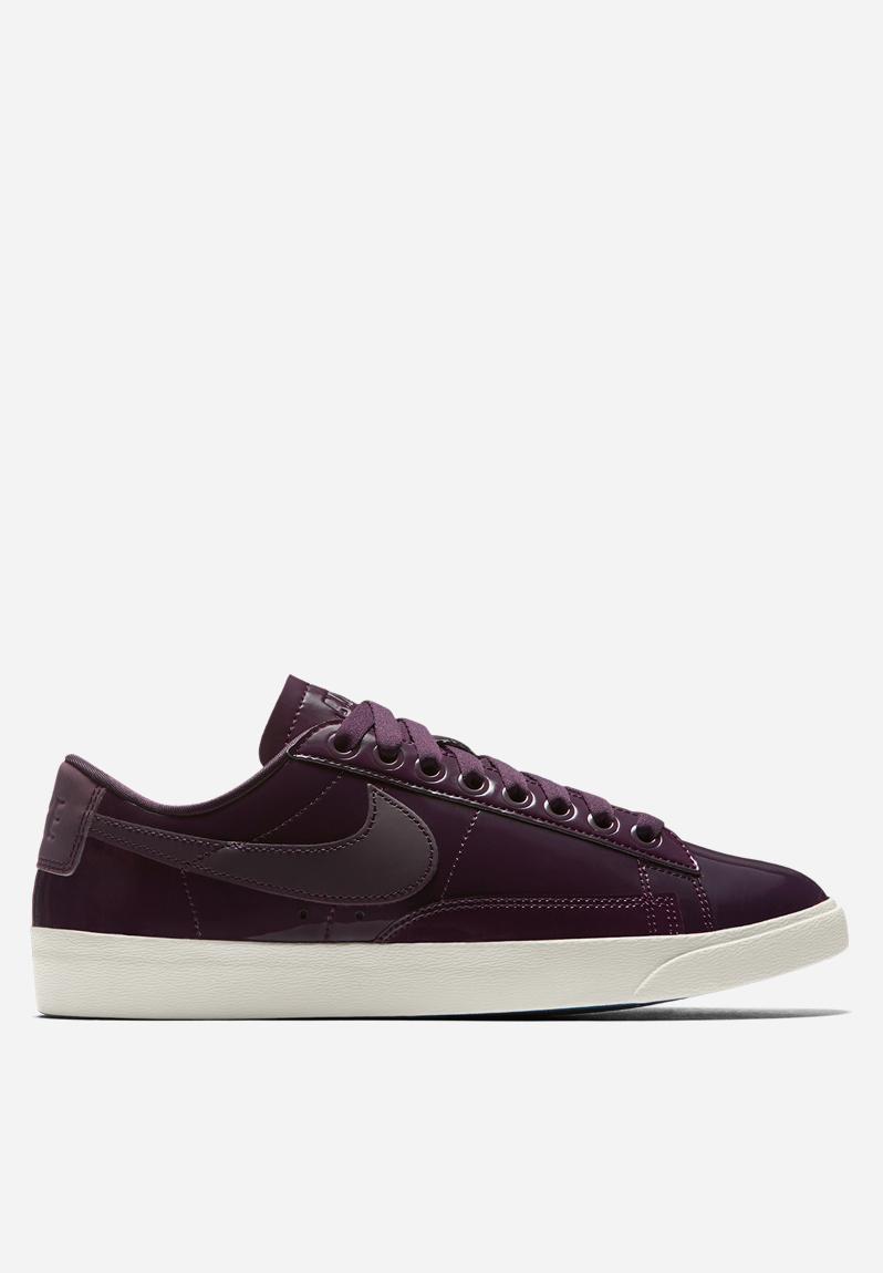 Nike W Blazer Low SE PRM - AA1557-600 - Port Wine / Space Blue ...