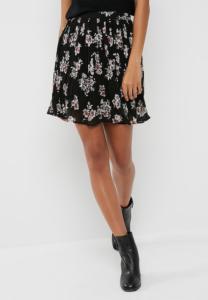 Flirty Pleated Skirt Black Vero Moda Skirts 9391