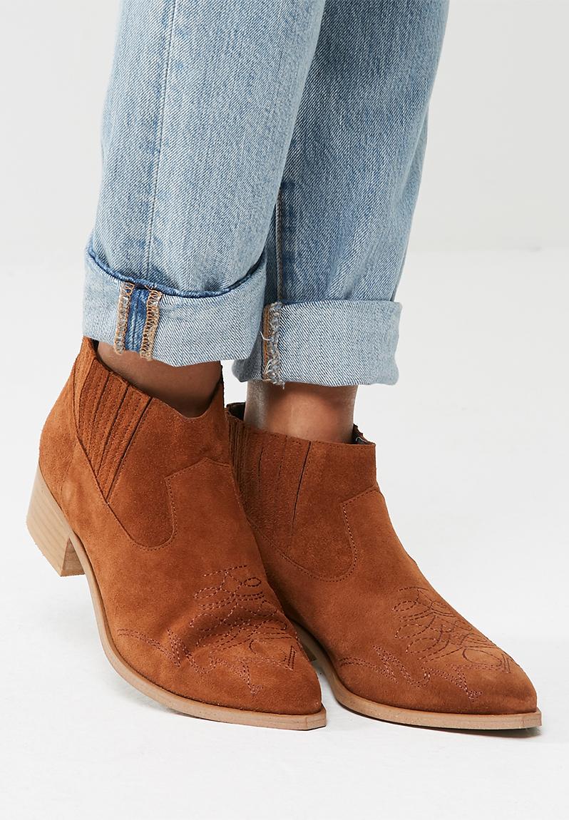flat cognac boots