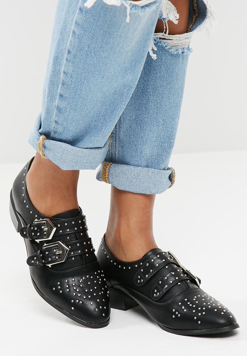 studded pumps flat