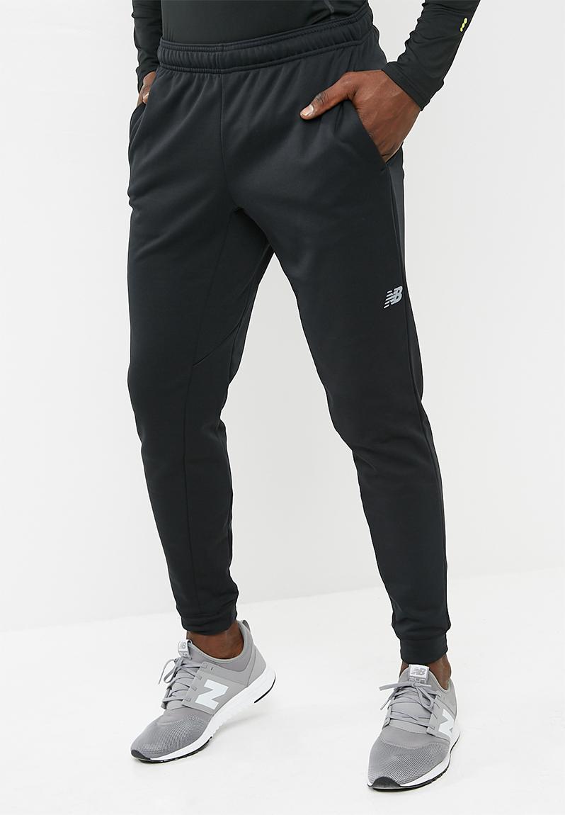 MP73011 NB CORE FLEECE JOGGER - black New Balance Sweatpants & Shorts ...