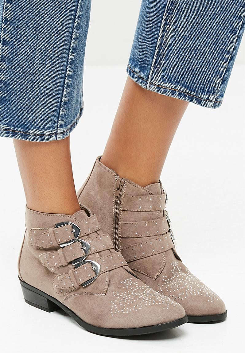 light brown ankle boots with heel