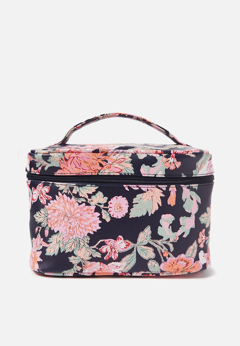 away beauty case