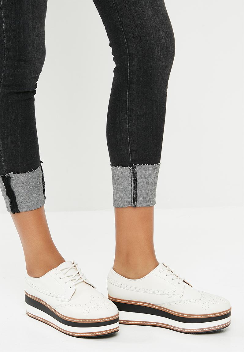 white leather pumps mens