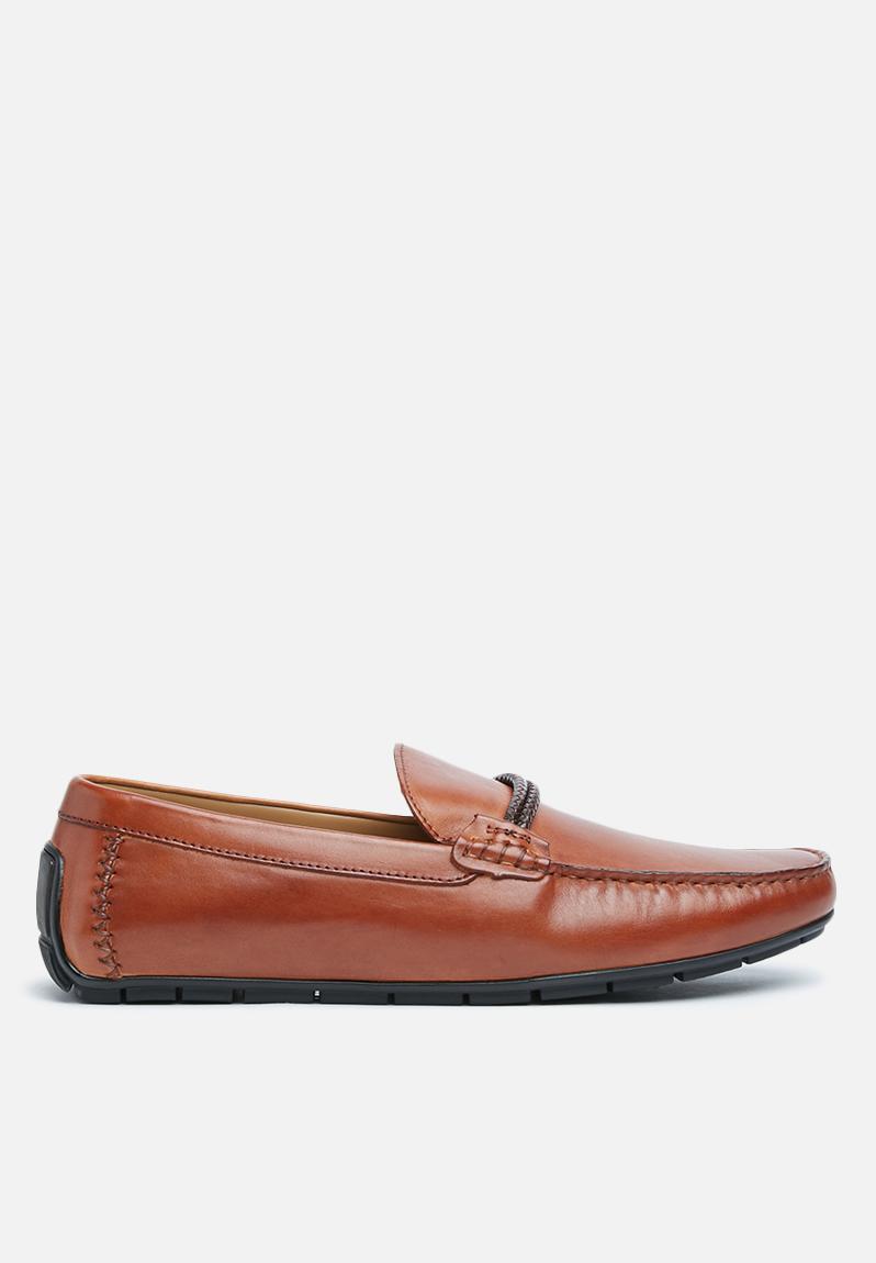 breccan tan steve madden