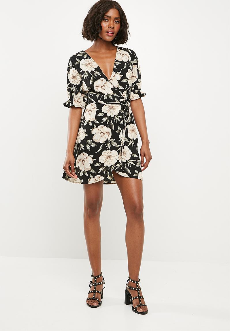 Crepe floral wrap over mini dress - black/beige Missguided Casual ...
