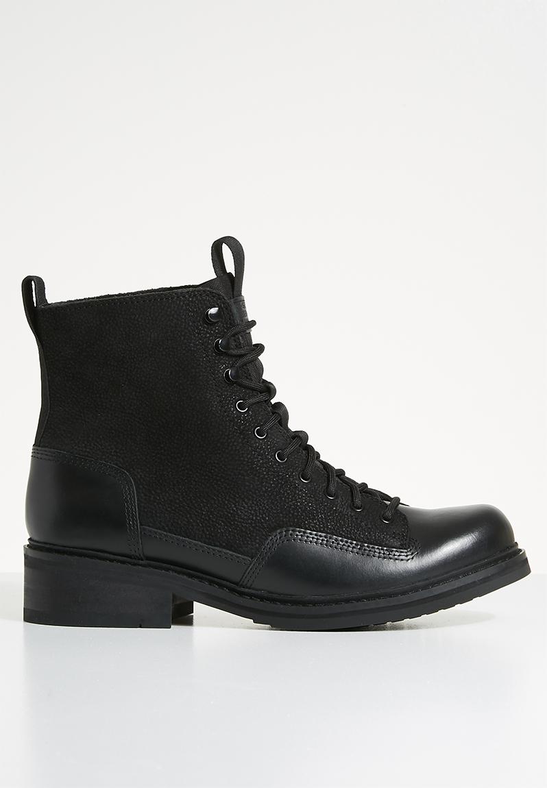 gap black boots