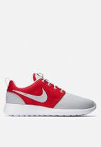 nike roshe run red and white