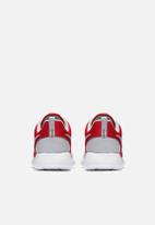 nike roshe run red and white