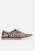 zilo snow leopard trainer