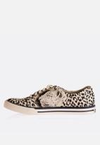 zilo snow leopard trainer