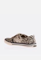 zilo snow leopard trainer