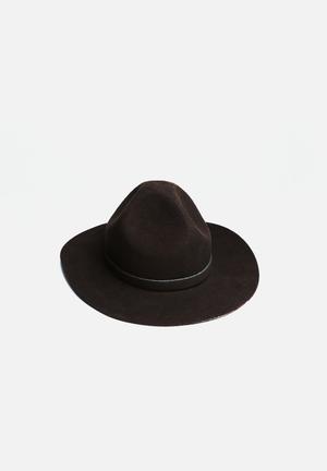 Mounty Traditional 