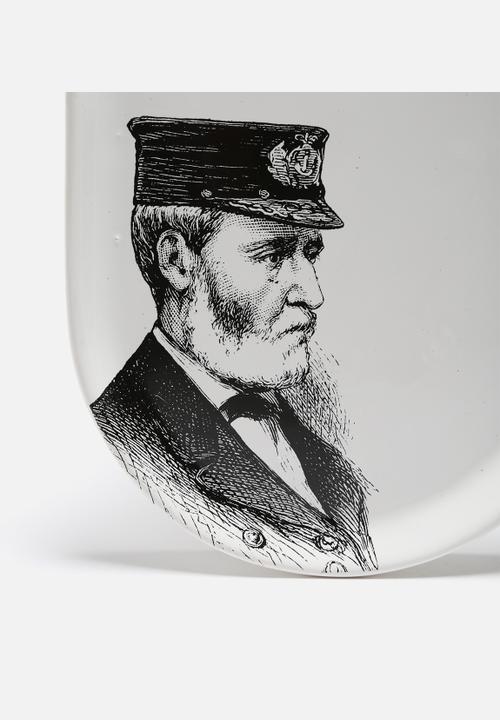 Studio No. 19 - Captain Platter