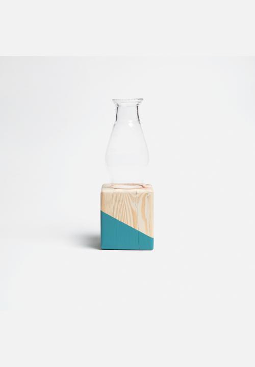 Decorative Details - Eish Lamp