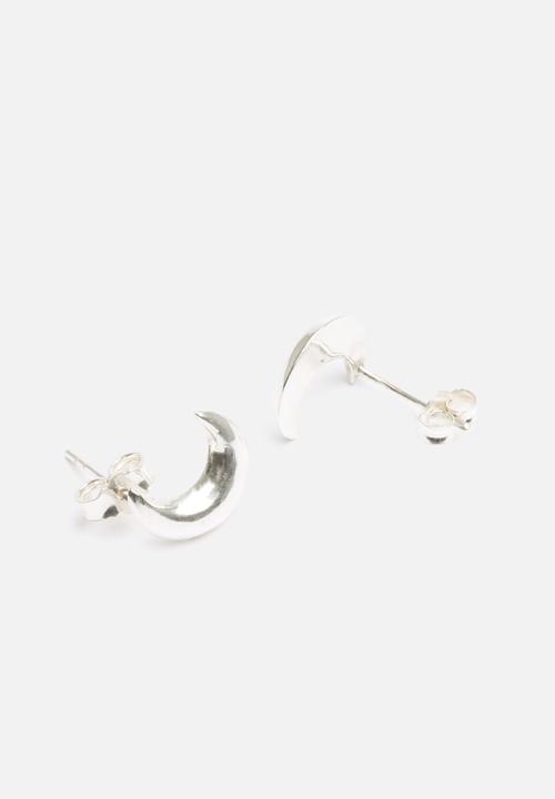Bennt - Curved Moon Earring
