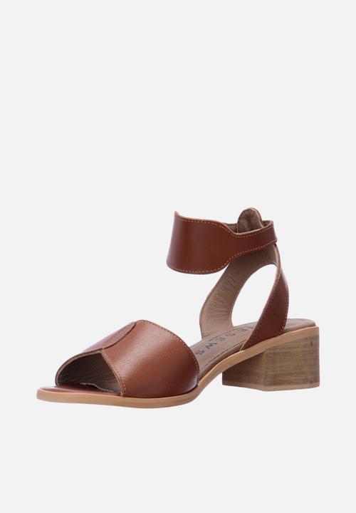 Jane Sews - Amelia Sandal