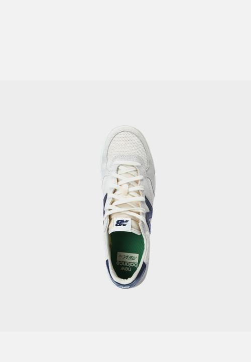 New Balance  - CRT300WA