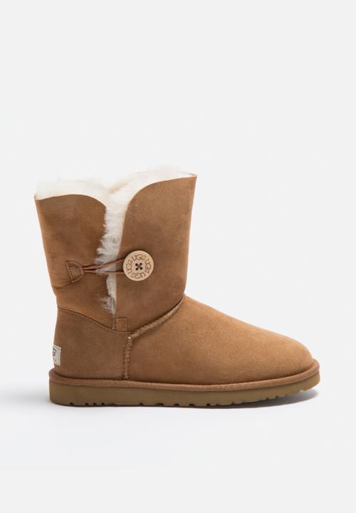 tan bailey button uggs