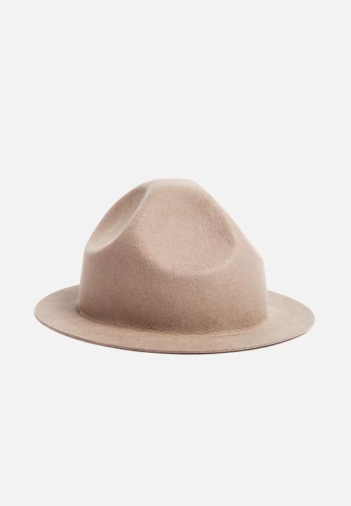 Mounty raw hat