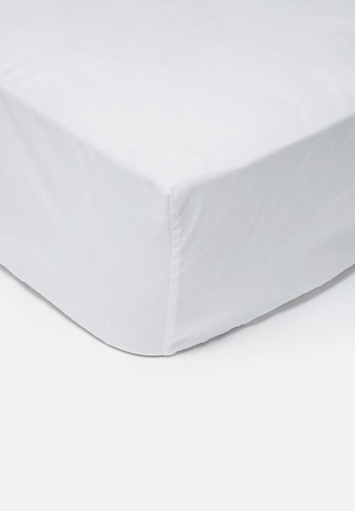 Polycotton fitted sheet - white