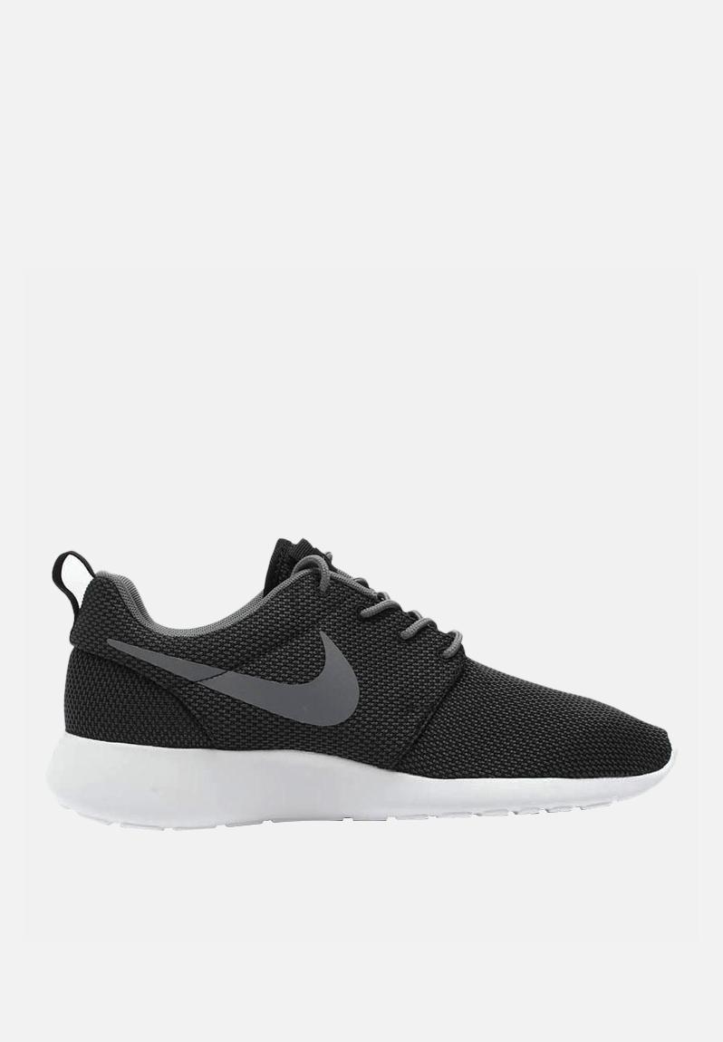 Nike RosheRun – Grey Nike Sneakers | Superbalist.com