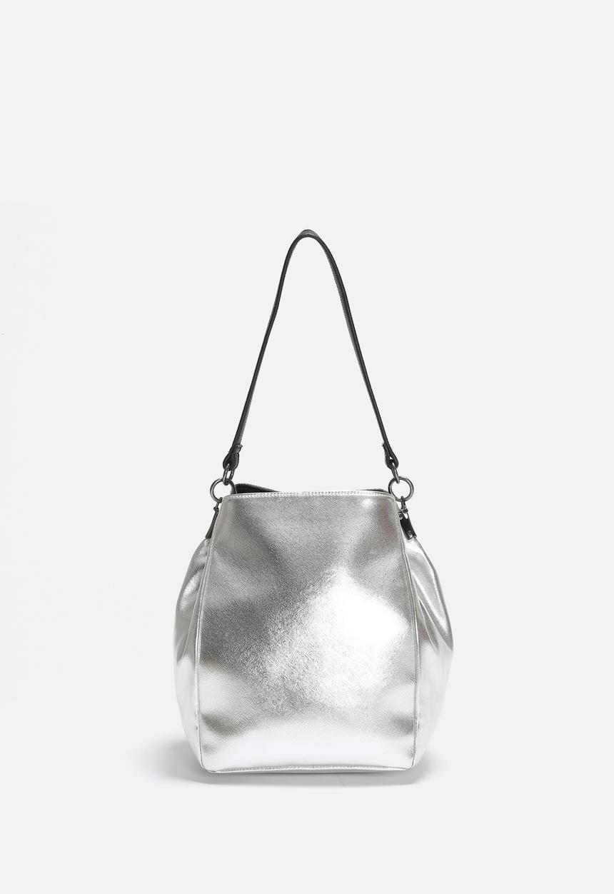 Paul's Boutique - Hattie
